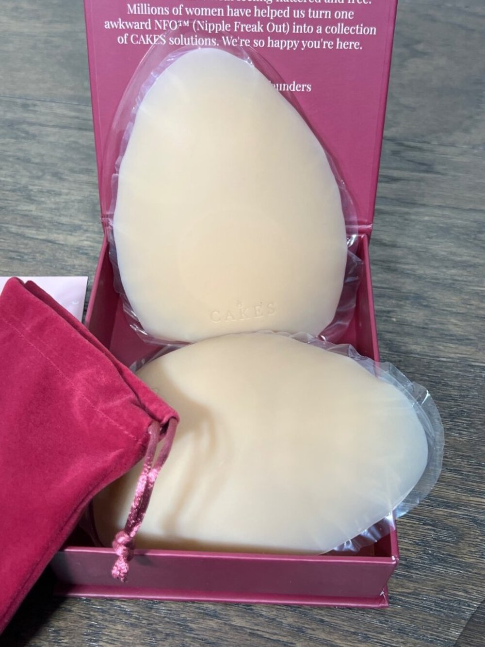 CAKES BODY Sticky Cakes Triangles Nipple Covers New In Box One Size NWT - Picture 2 of 5